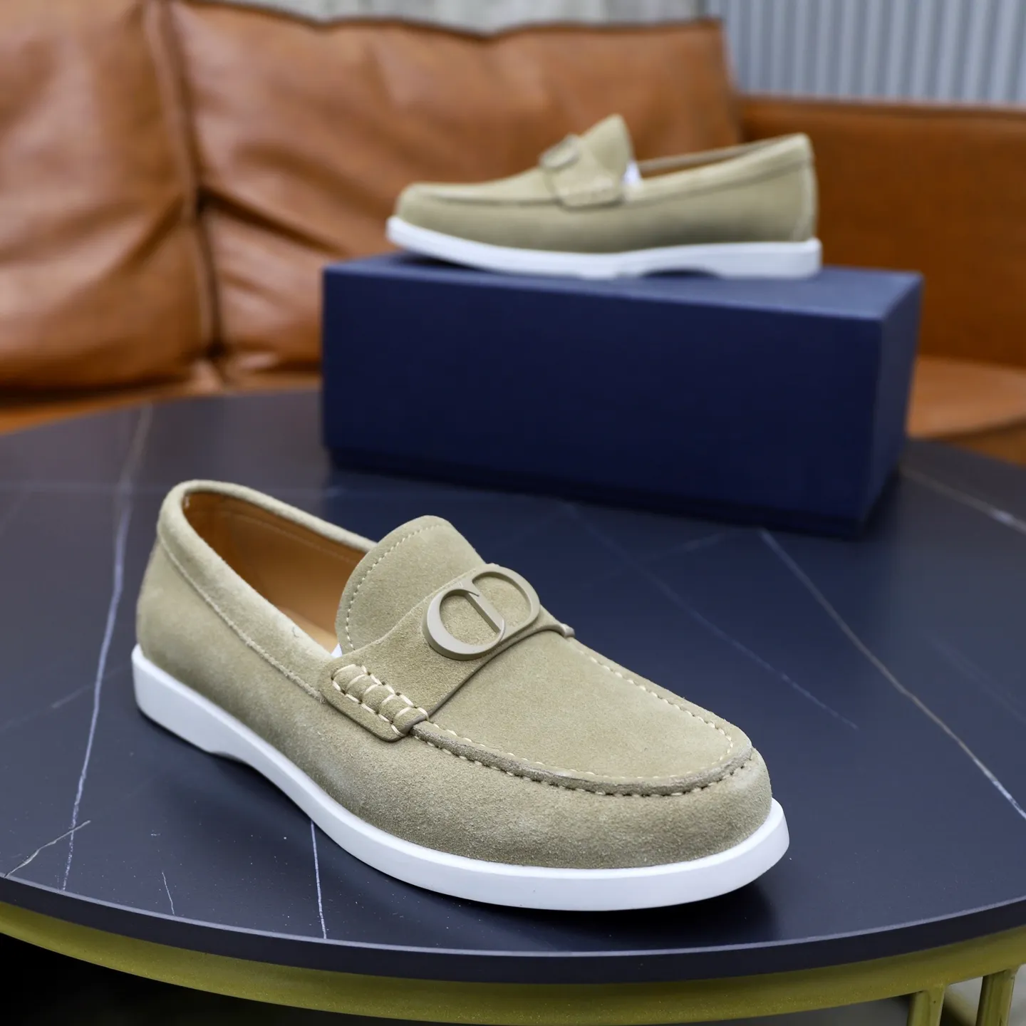 Ex-factory price: 540🙅‍♂️🙅‍♂️🙅‍♂️ Brand: Dior DIOR Standard code: Men's code 38/44 (45 can be customized) Grade: Same as the official website Material: Original cowhide stitching, cowhide lining, original TPU wear-resistant soft outsole Style categories: Leisure and sports version, footwear for driving, young fashion, European and American trends, British style Color: actual picture color